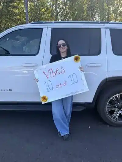 Vibes 10 out of 10 - customer holding sign